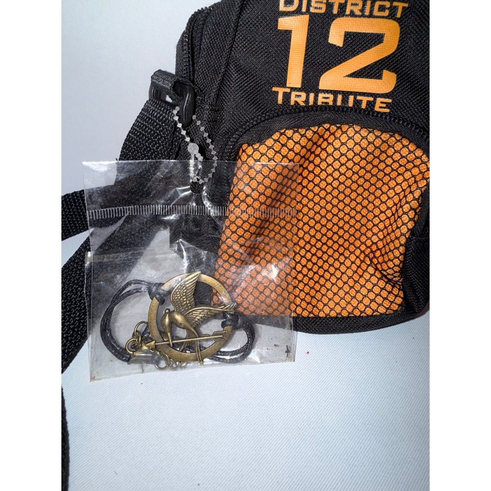 The Hunger Games NECA District 12 Tribute Crossbody Bag Mockingjay Pin 2012 Movi